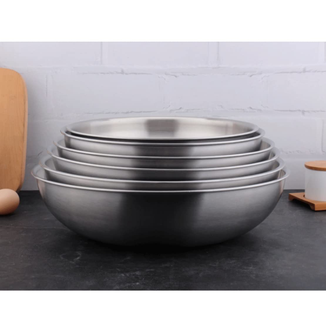 4-Piece Pots & Bowls Set: stainless steel cookware set, suitable for mixing, baking, and serving tasks.