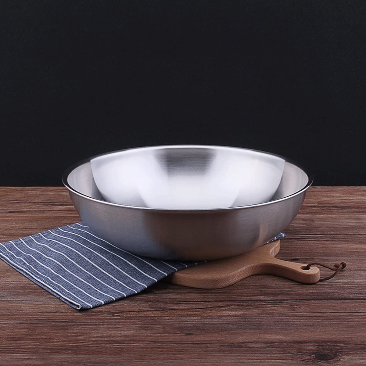 4-Piece Pots & Bowls Set: stainless steel cookware set, suitable for mixing, baking, and serving tasks.