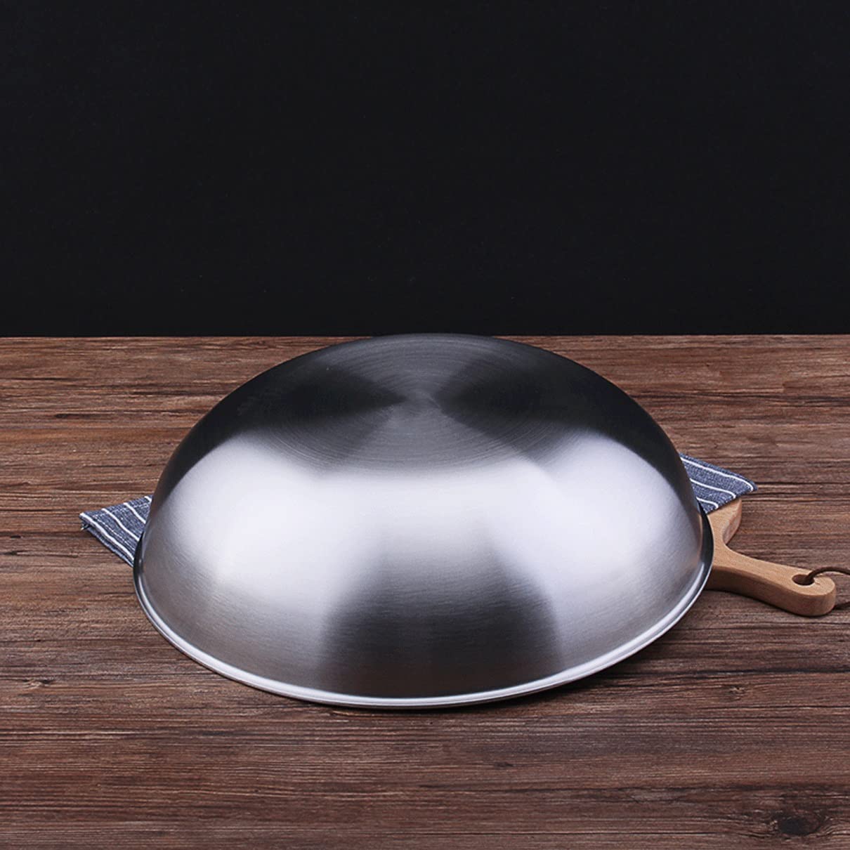 4-Piece Pots & Bowls Set: stainless steel cookware set, suitable for mixing, baking, and serving tasks.