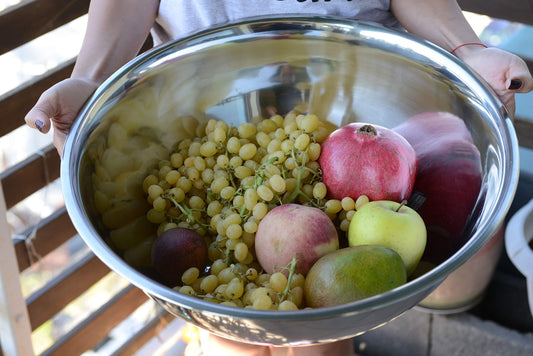 EcoQuality 16QT Bowl: large stainless steel mixing bowl, durable, perfect for baking and kitchen preparation.